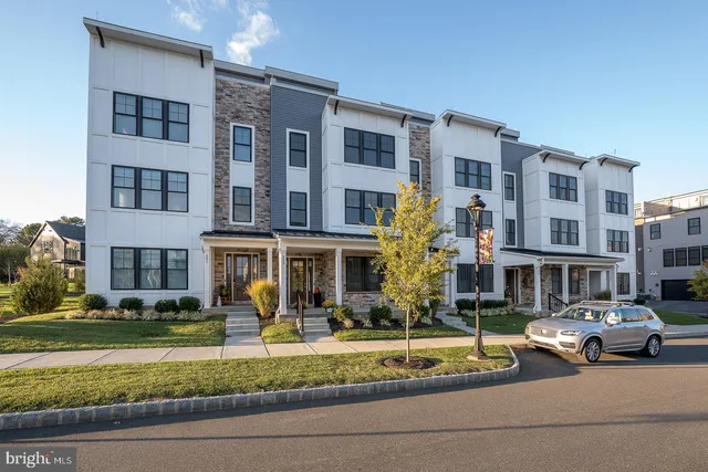 $989,000 | 303 Squire Drive, Newtown Square, PA 19073