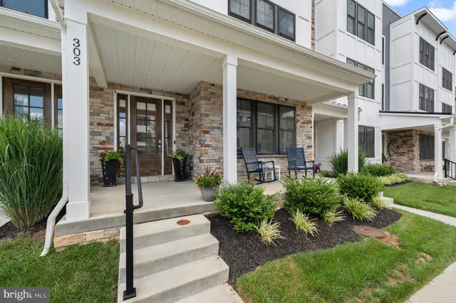 $989,000 | 303 Squire Drive, Newtown Square, PA 19073