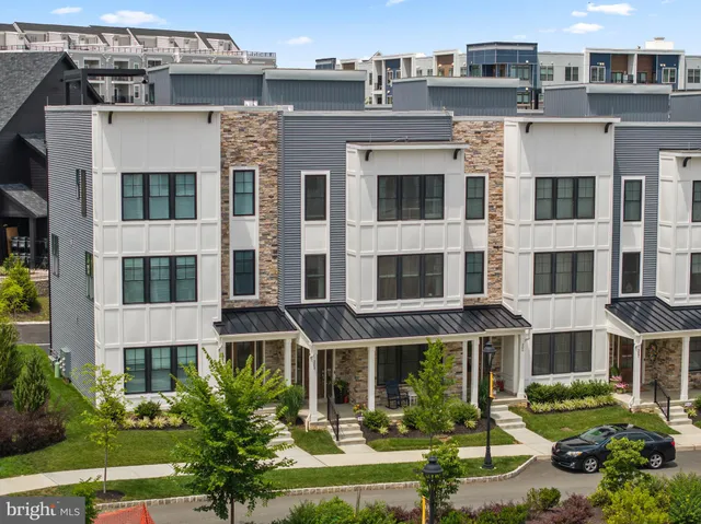 $989,000 | 303 Squire Drive, Newtown Square, PA 19073