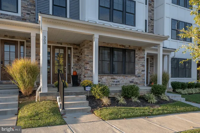 $989,000 | 303 Squire Drive, Newtown Square, PA 19073