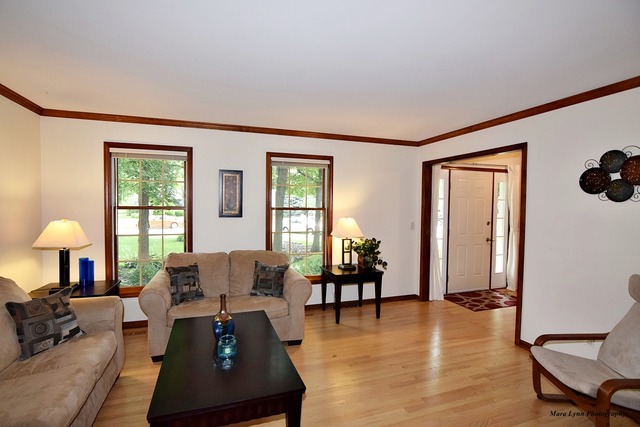 1730 Forest Ridge Road St. Charles, IL 60174 - Photo 4 of 25