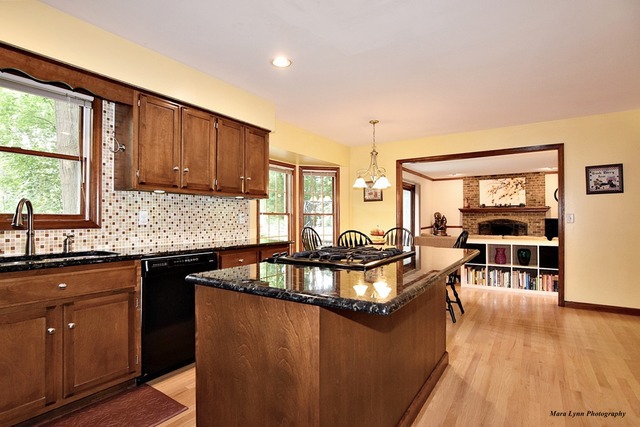 1730 Forest Ridge Road St. Charles, IL 60174 - Photo 8 of 25