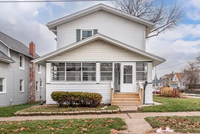 $182,000 | 2334 5th Street, Moline, IL 61265