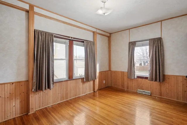 $182,000 | 2334 5th Street, Moline, IL 61265