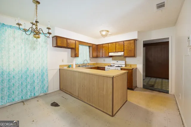 a kitchen that has a lot of cabinets in it