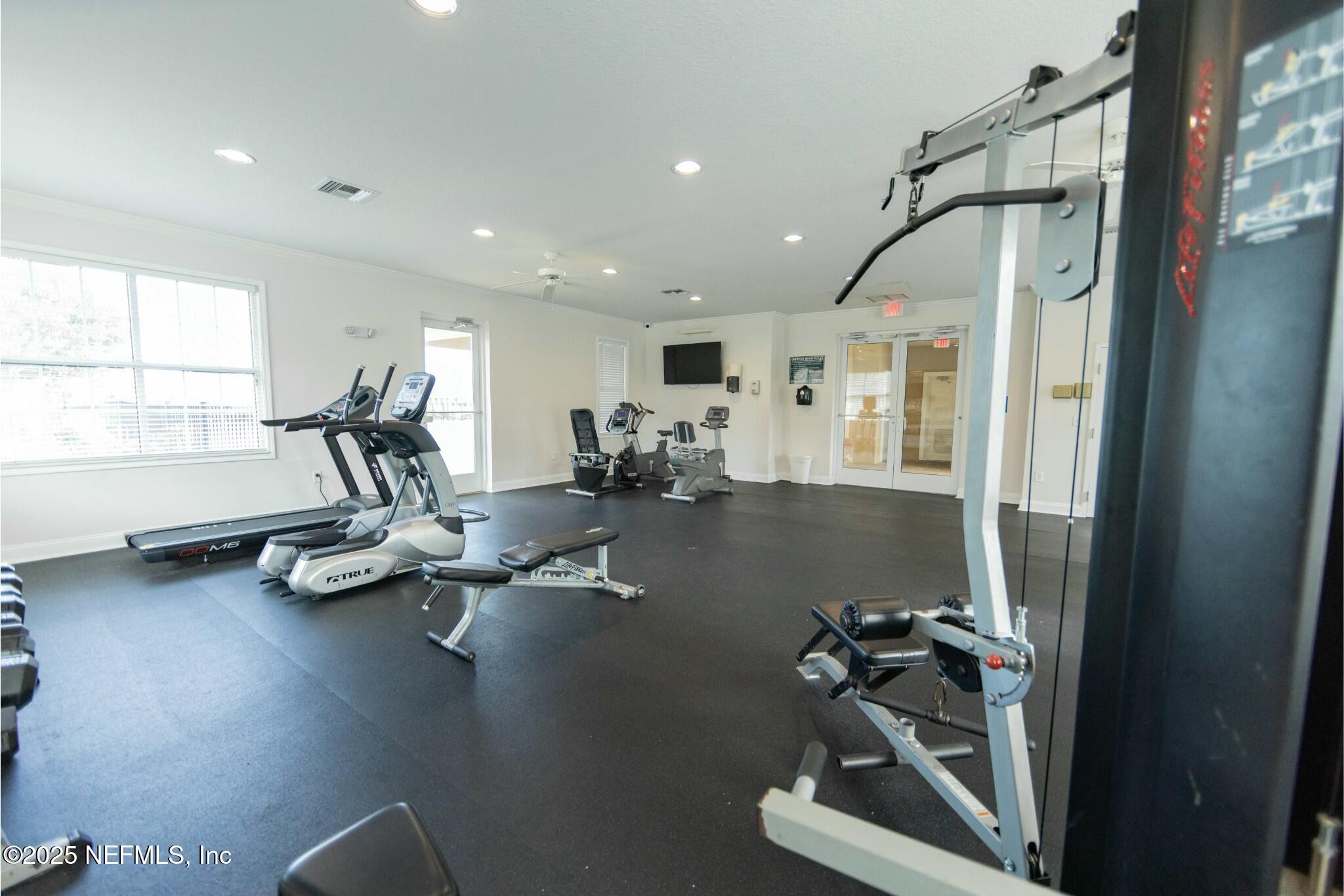 6862 Roundleaf Drive Jacksonville, FL 32258 - Photo 28 of 32 a view of a room with gym equipment