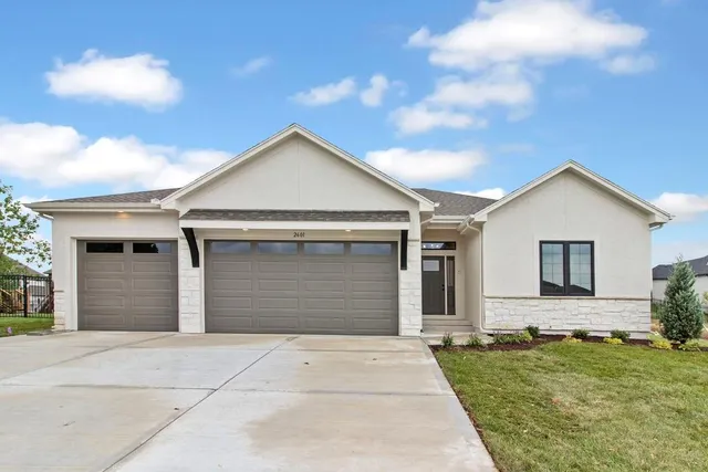 $569,000 | 2601 Northeast Crestview Street, Blue Springs, MO 64029