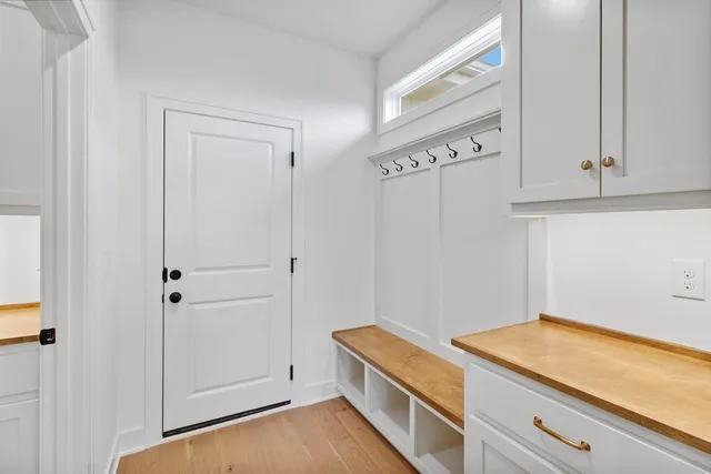 $569,000 | 2601 Northeast Crestview Street, Blue Springs, MO 64029