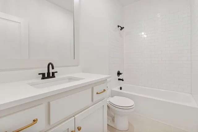 $569,000 | 2601 Northeast Crestview Street, Blue Springs, MO 64029