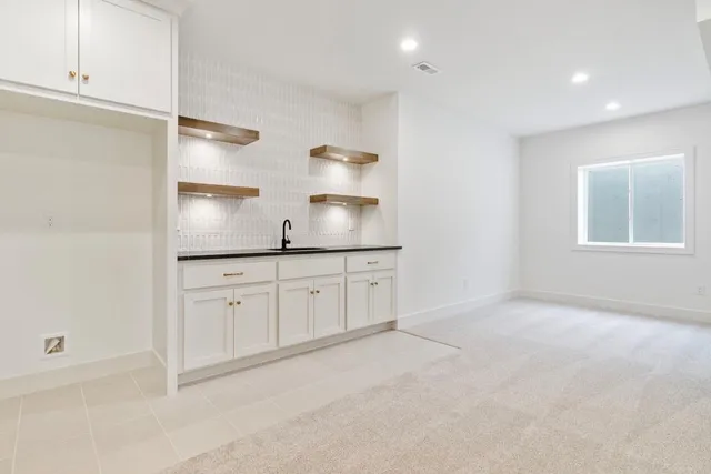 $569,000 | 2601 Northeast Crestview Street, Blue Springs, MO 64029