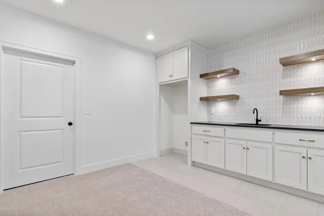 $569,000 | 2601 Northeast Crestview Street, Blue Springs, MO 64029