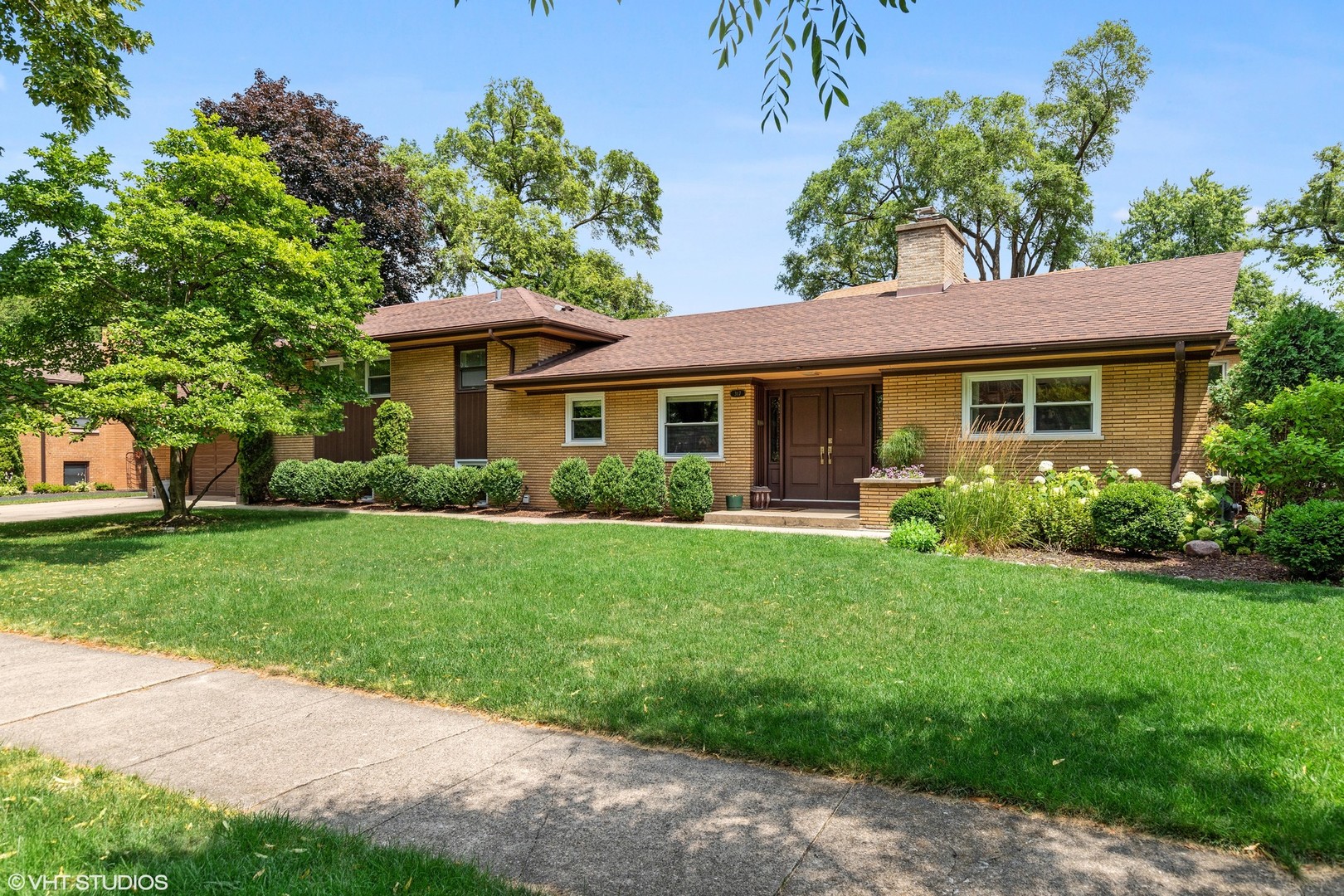 317 Nuttall Road Riverside, IL 60546 - Photo 1 of 19