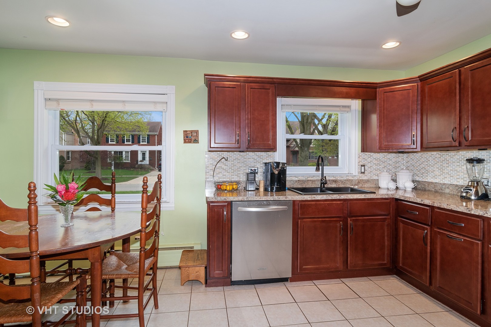 317 Nuttall Road Riverside, IL 60546 - Photo 5 of 19