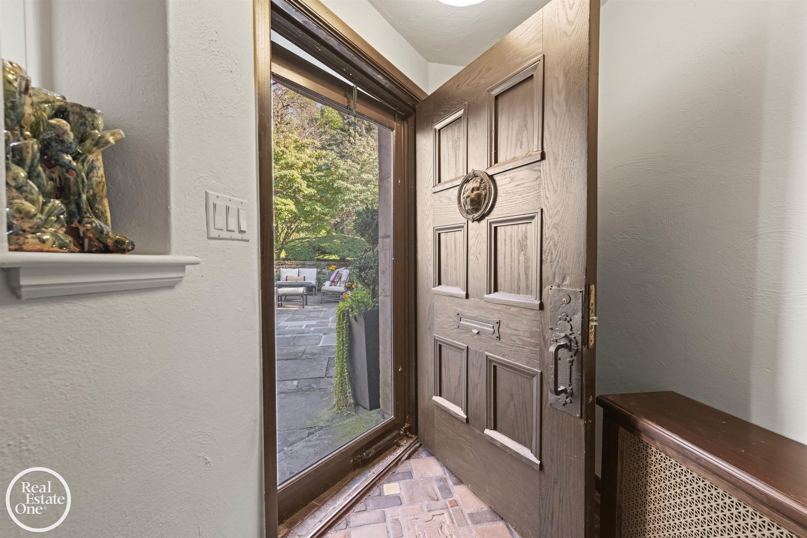 242 Lewiston Road Grosse Pointe, MI 48236 - Photo 15 of 63 50202667-193207a8-cf6e-4ae8-810c-c5facb8c25c2.JPG