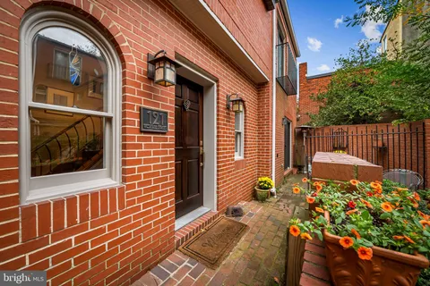 $689,000 | 121 West Lee Street, Baltimore, MD 21201