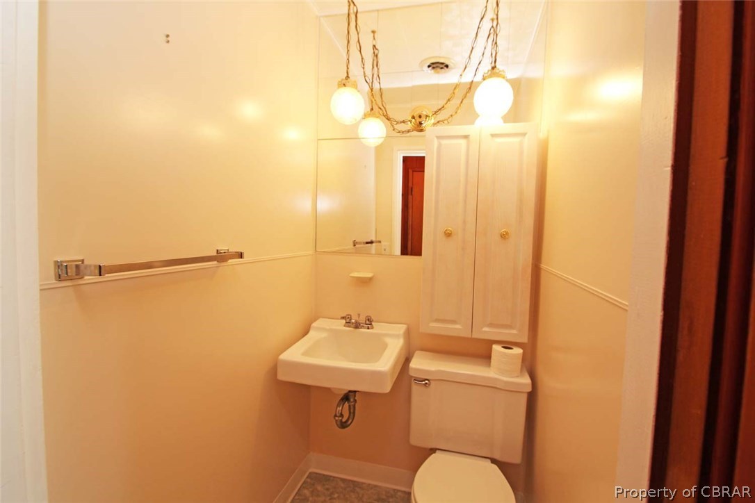 503 Pocahontas Road Kilmarnock, VA 22482 - Photo 24 of 33 Guest Half Bath
