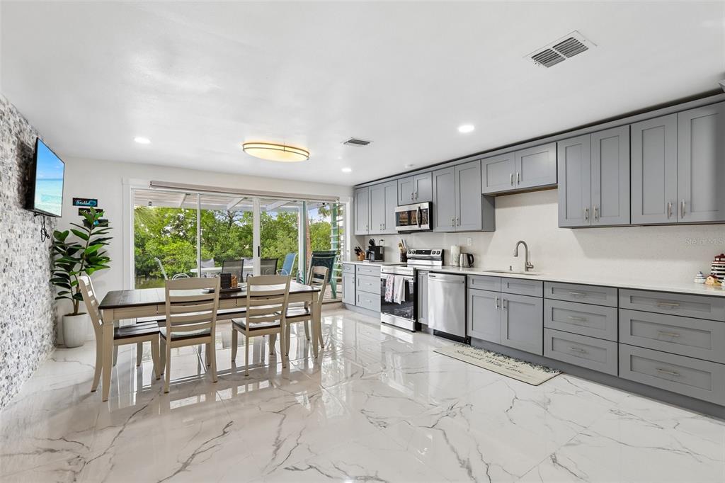 8825 Oak Street Riverview, FL 33578 - Photo 13 of 64
