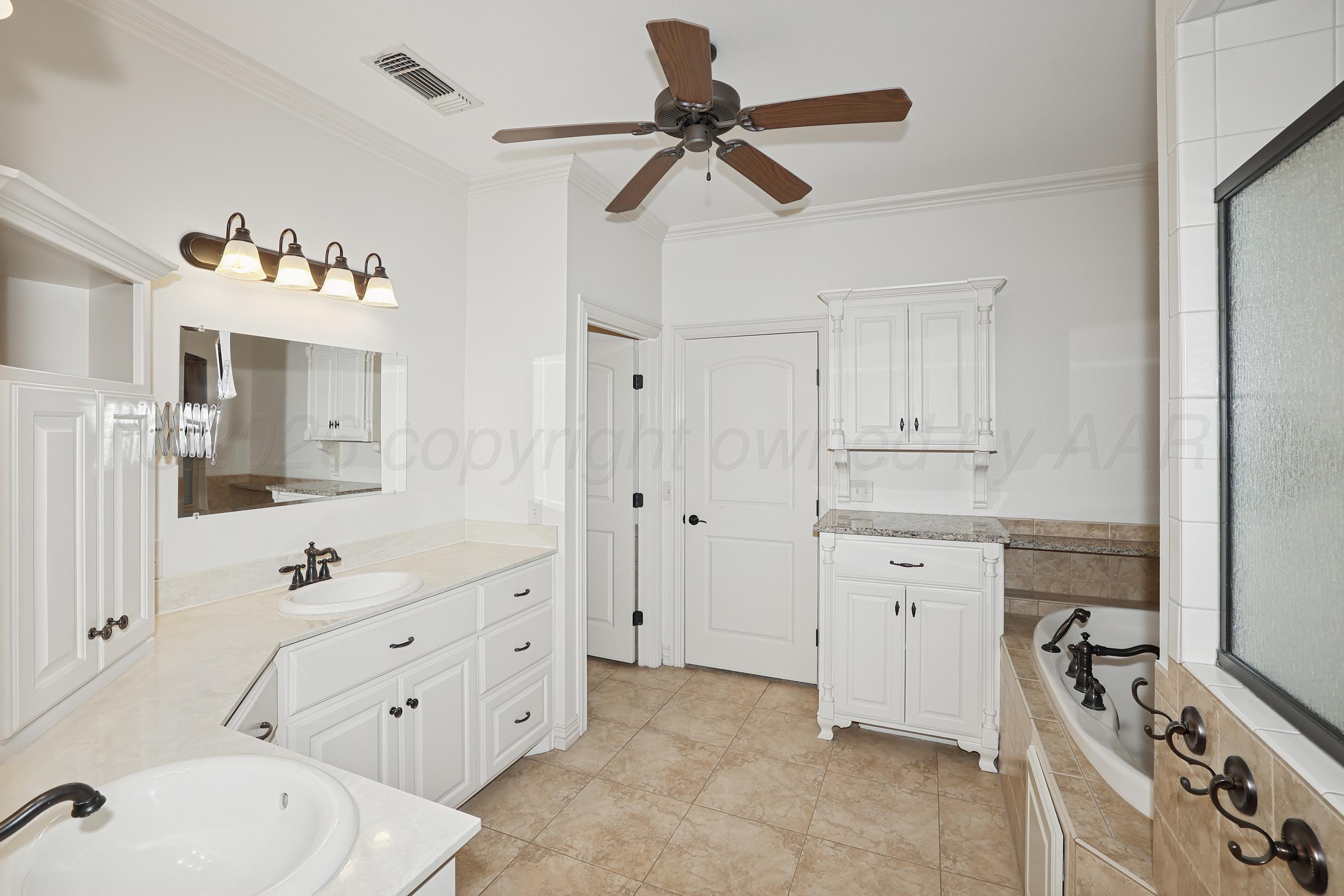 7003 Thunder Road Amarillo, TX 79119 - Photo 27 of 35 17-Primary Bath