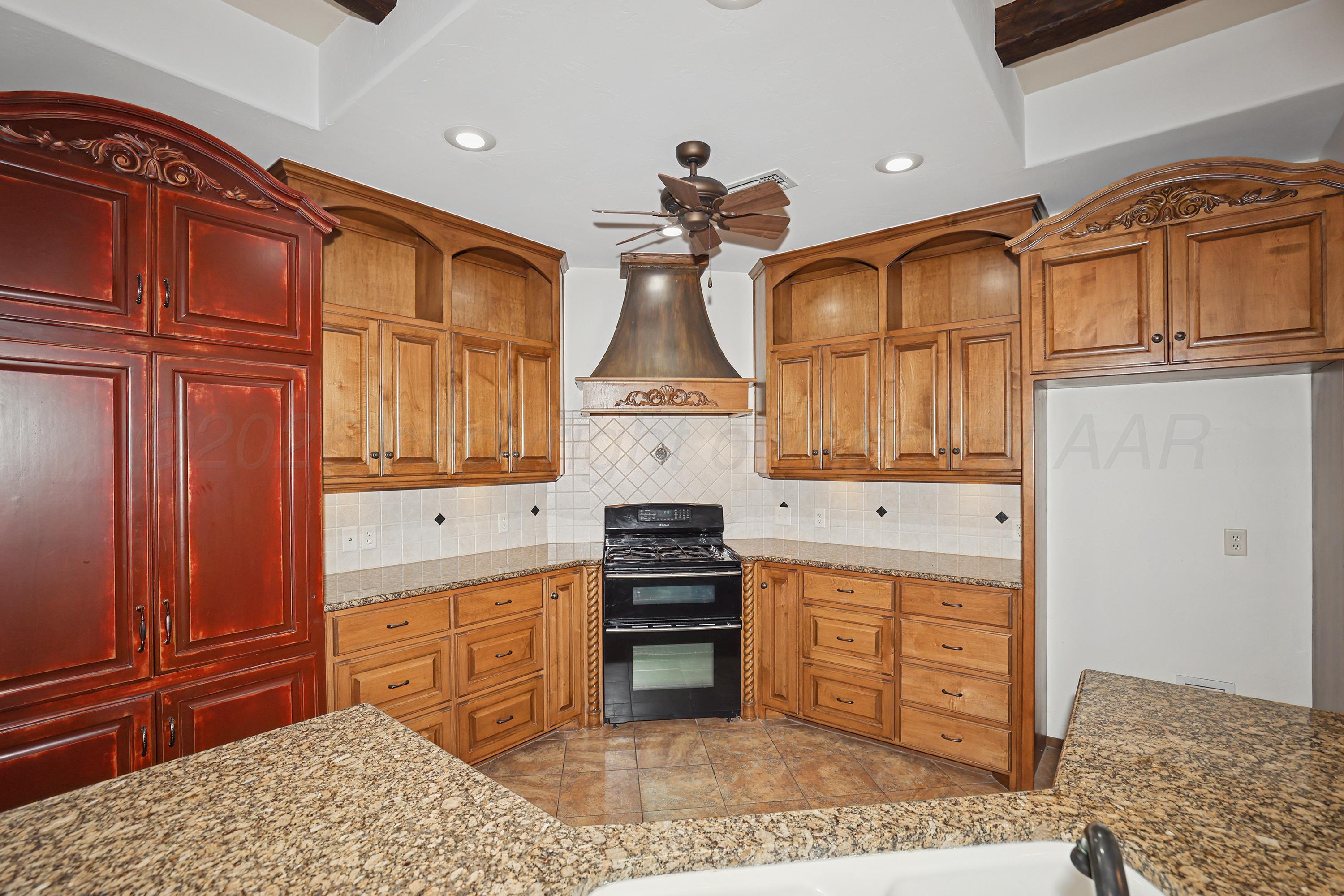 7003 Thunder Road Amarillo, TX 79119 - Photo 3 of 35 9-Kitchen