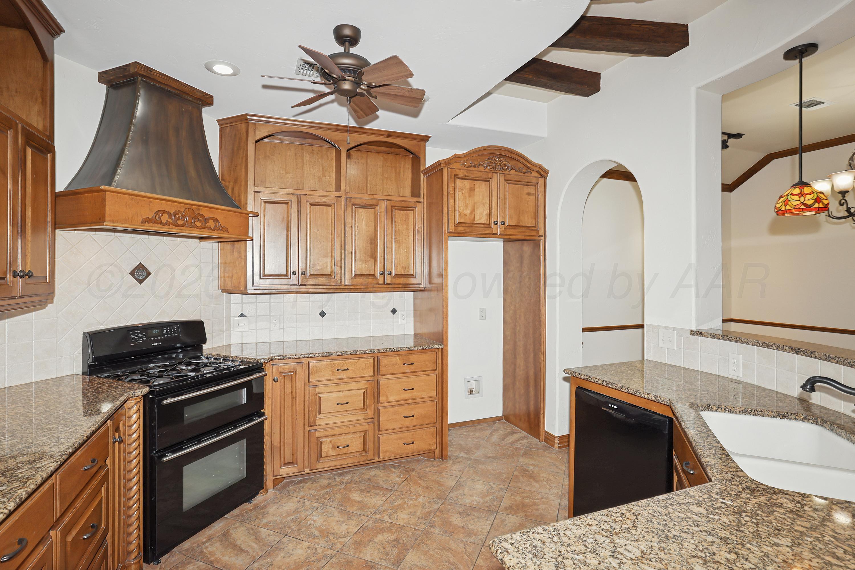 7003 Thunder Road Amarillo, TX 79119 - Photo 32 of 35 10-Kitchen