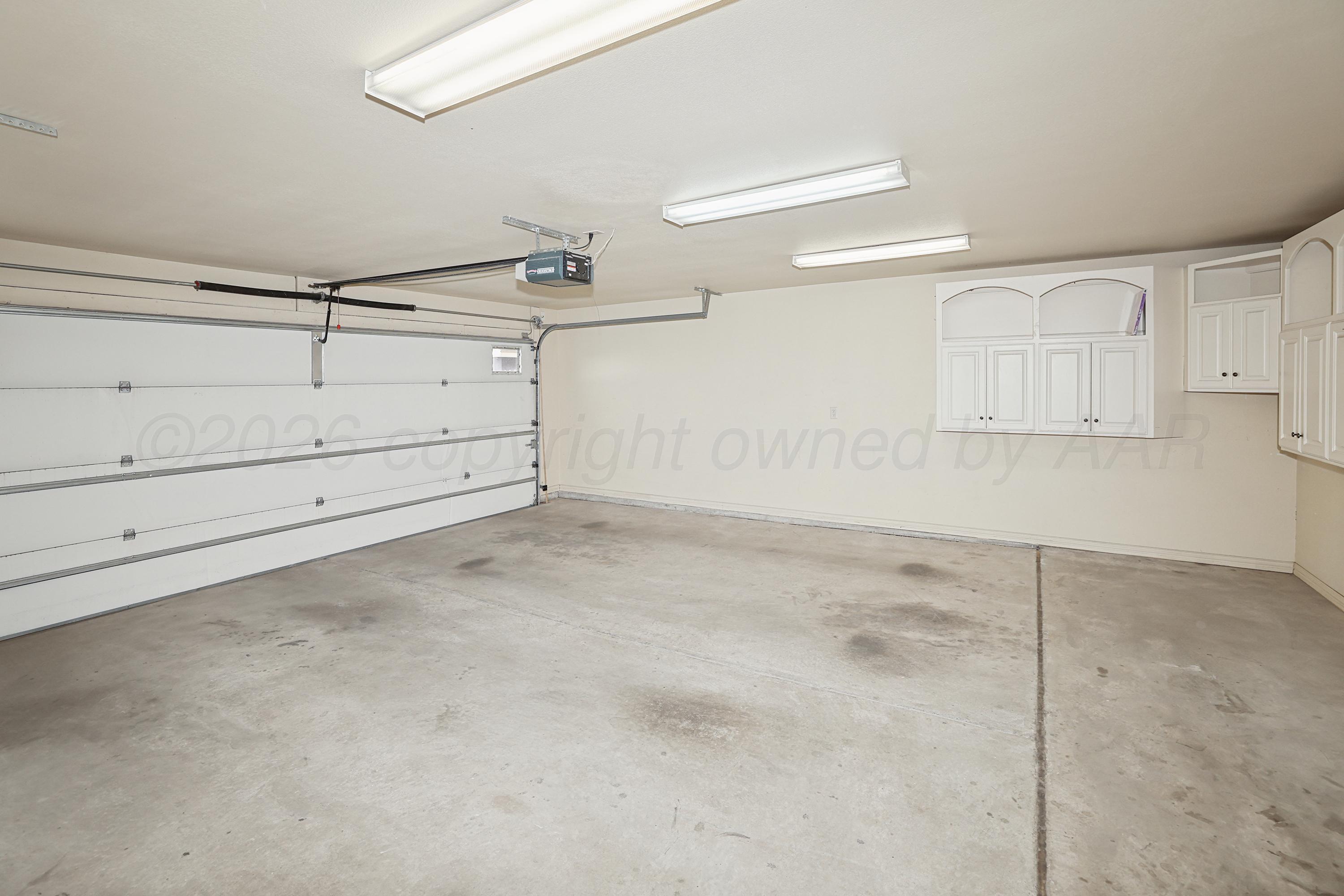 7003 Thunder Road Amarillo, TX 79119 - Photo 33 of 35 34-Garage