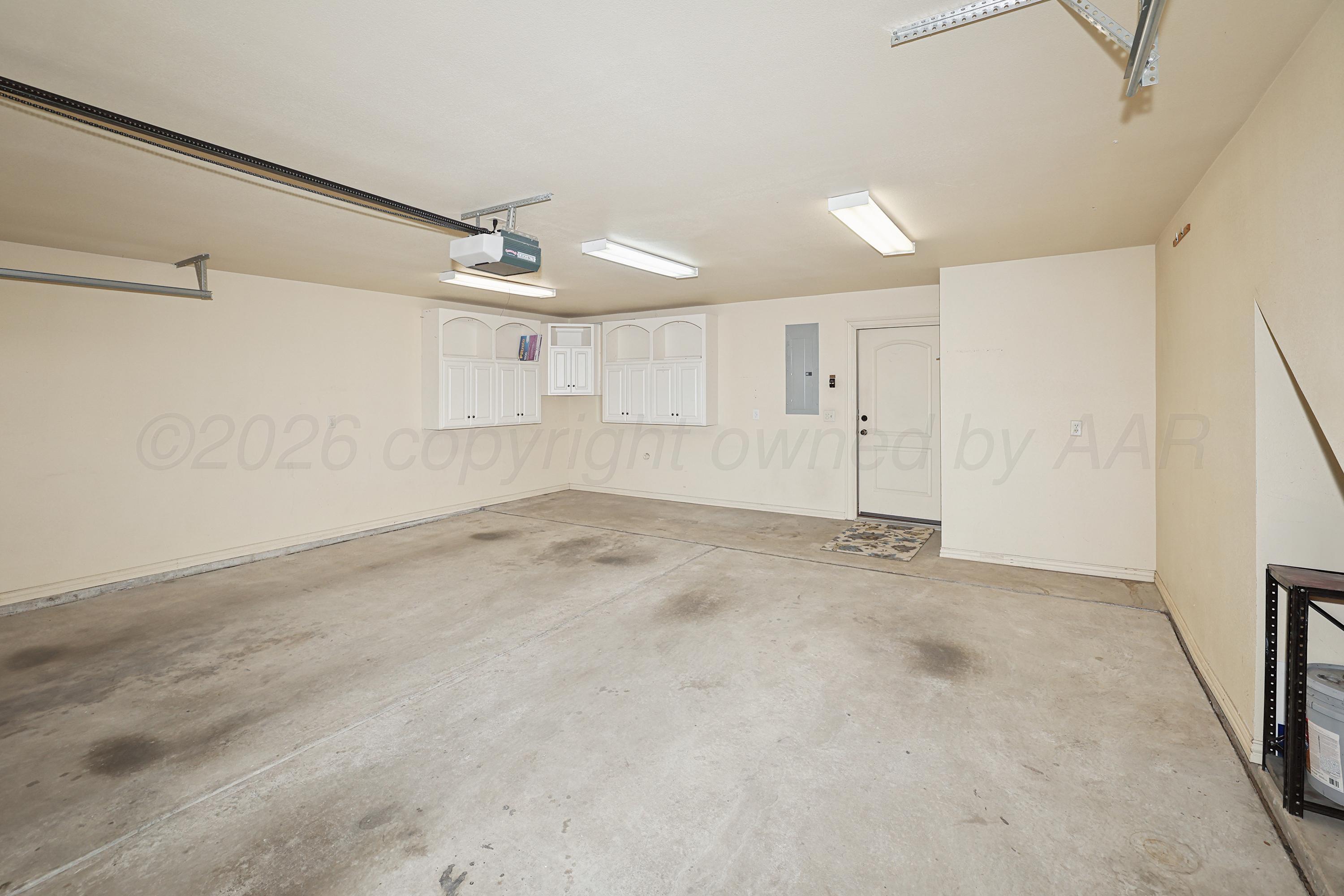 7003 Thunder Road Amarillo, TX 79119 - Photo 34 of 35 33-Garage