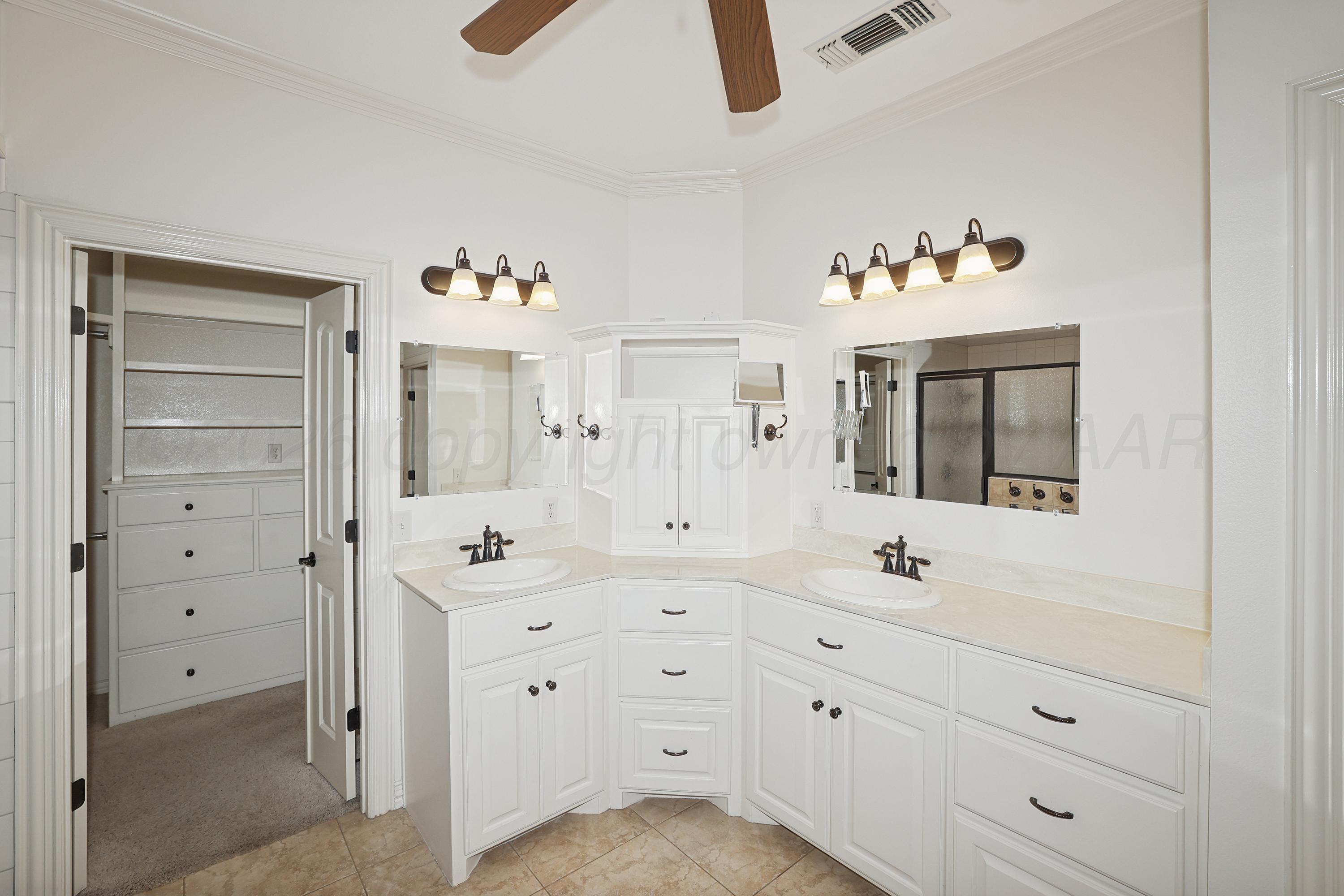 7003 Thunder Road Amarillo, TX 79119 - Photo 6 of 35 16-Primary Bath