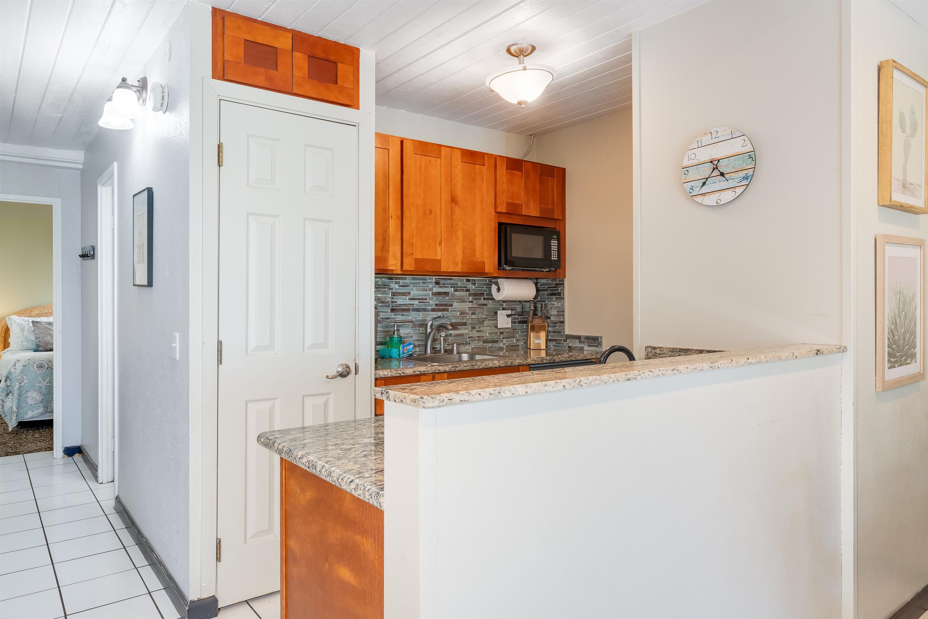 2191 South Kihei Road, Unit 2413 Kihei, HI 96753 - Photo 16 of 34 a view of a hallway with two windows and a chandelier