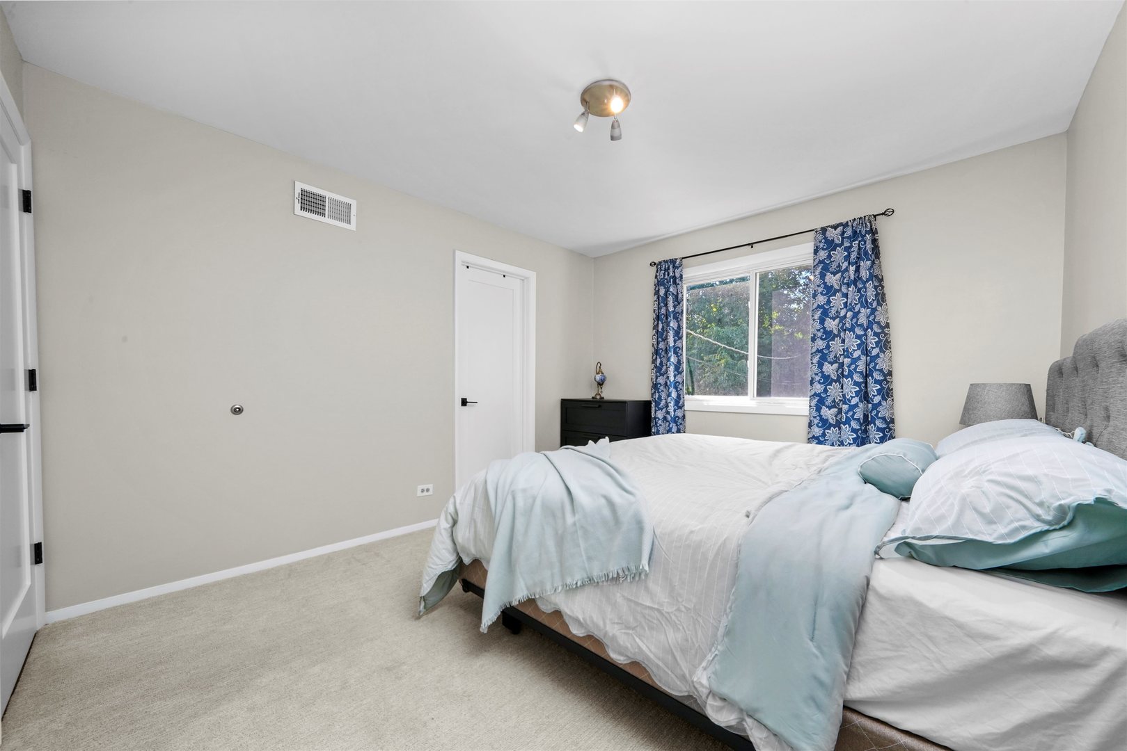 311 Harding Avenue Libertyville, IL 60048 - Photo 14 of 41 a bedroom with a bed and a window