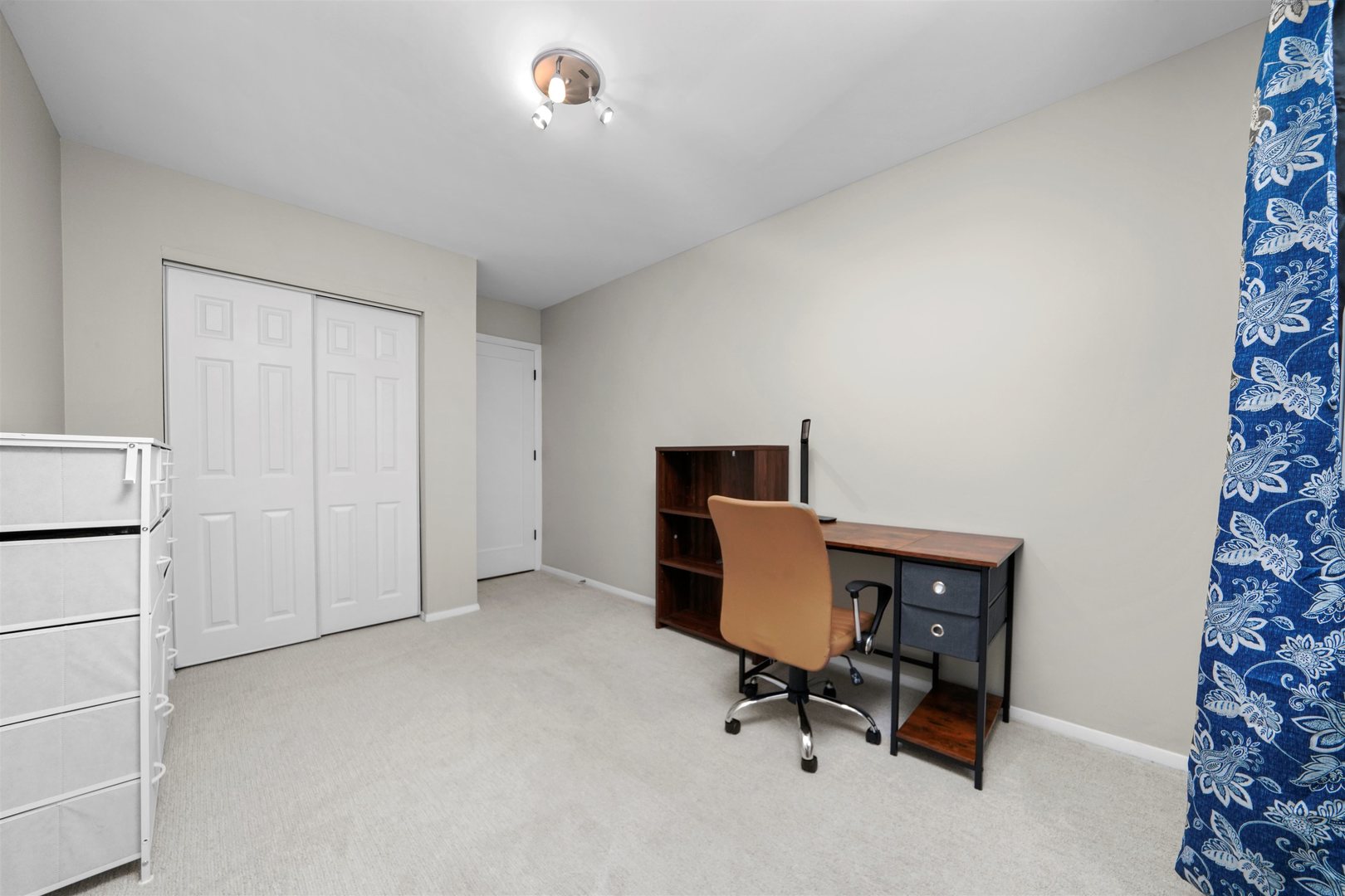 311 Harding Avenue Libertyville, IL 60048 - Photo 16 of 41 a workspace with furniture and a window