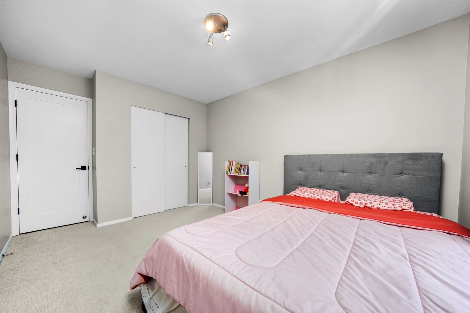 311 Harding Avenue Libertyville, IL 60048 - Photo 18 of 41 a bedroom with a bed and a closet