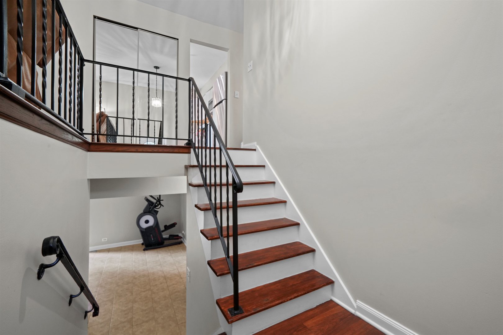 311 Harding Avenue Libertyville, IL 60048 - Photo 20 of 41 a view of entryway with a workspace