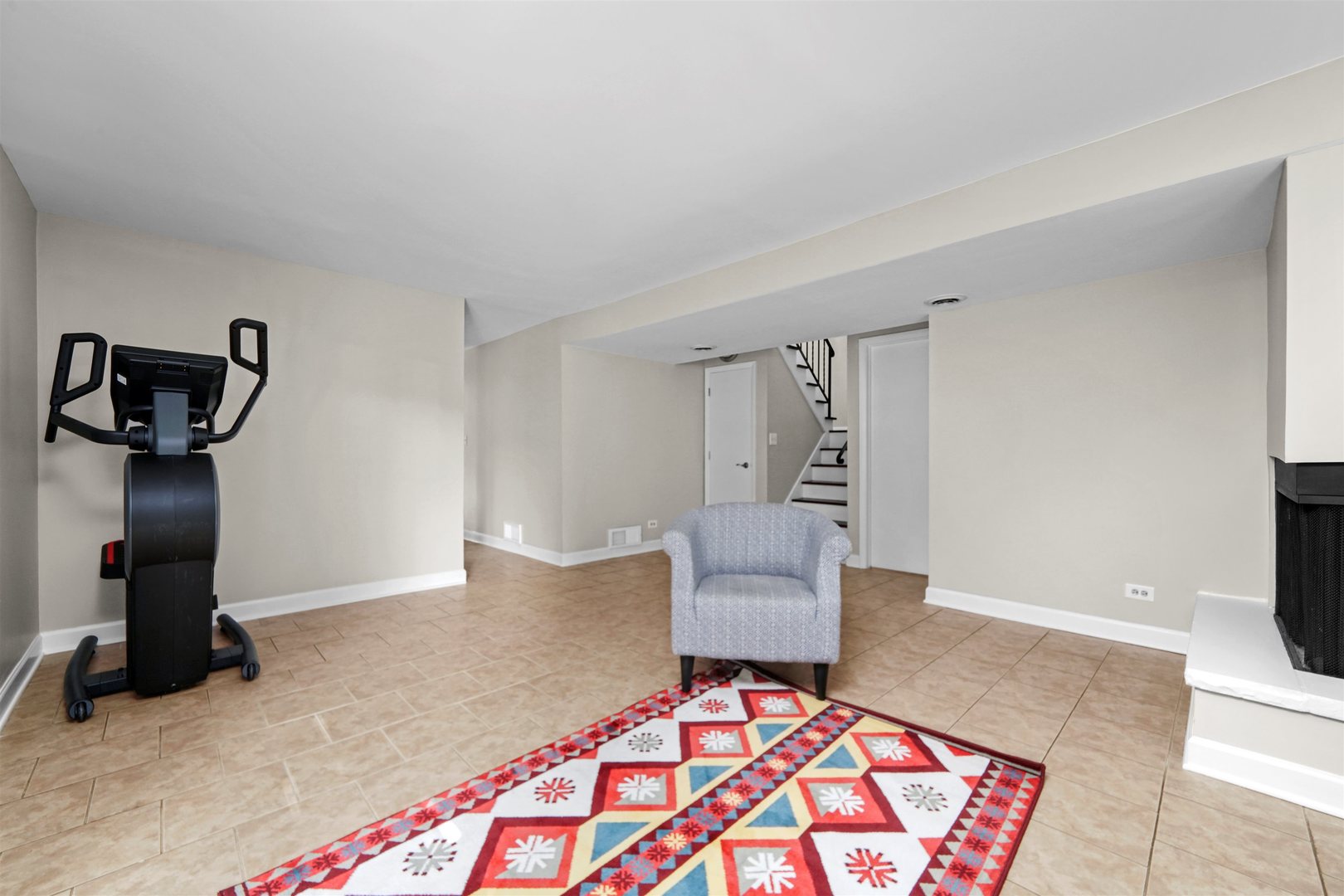 311 Harding Avenue Libertyville, IL 60048 - Photo 21 of 41 a living room with furniture and a flat screen tv