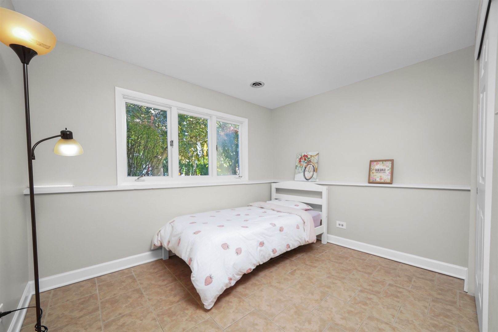 311 Harding Avenue Libertyville, IL 60048 - Photo 24 of 41 a bedroom with a bed and a window