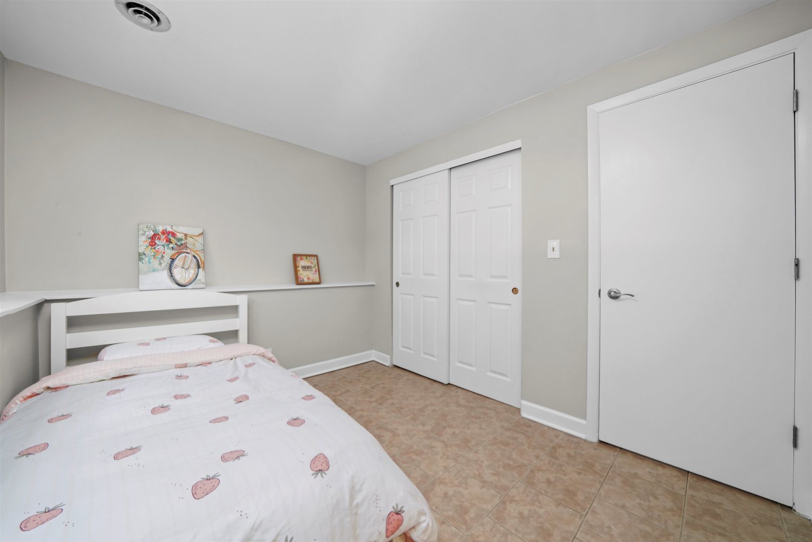 311 Harding Avenue Libertyville, IL 60048 - Photo 25 of 41 a bedroom with a bed and a refrigerator
