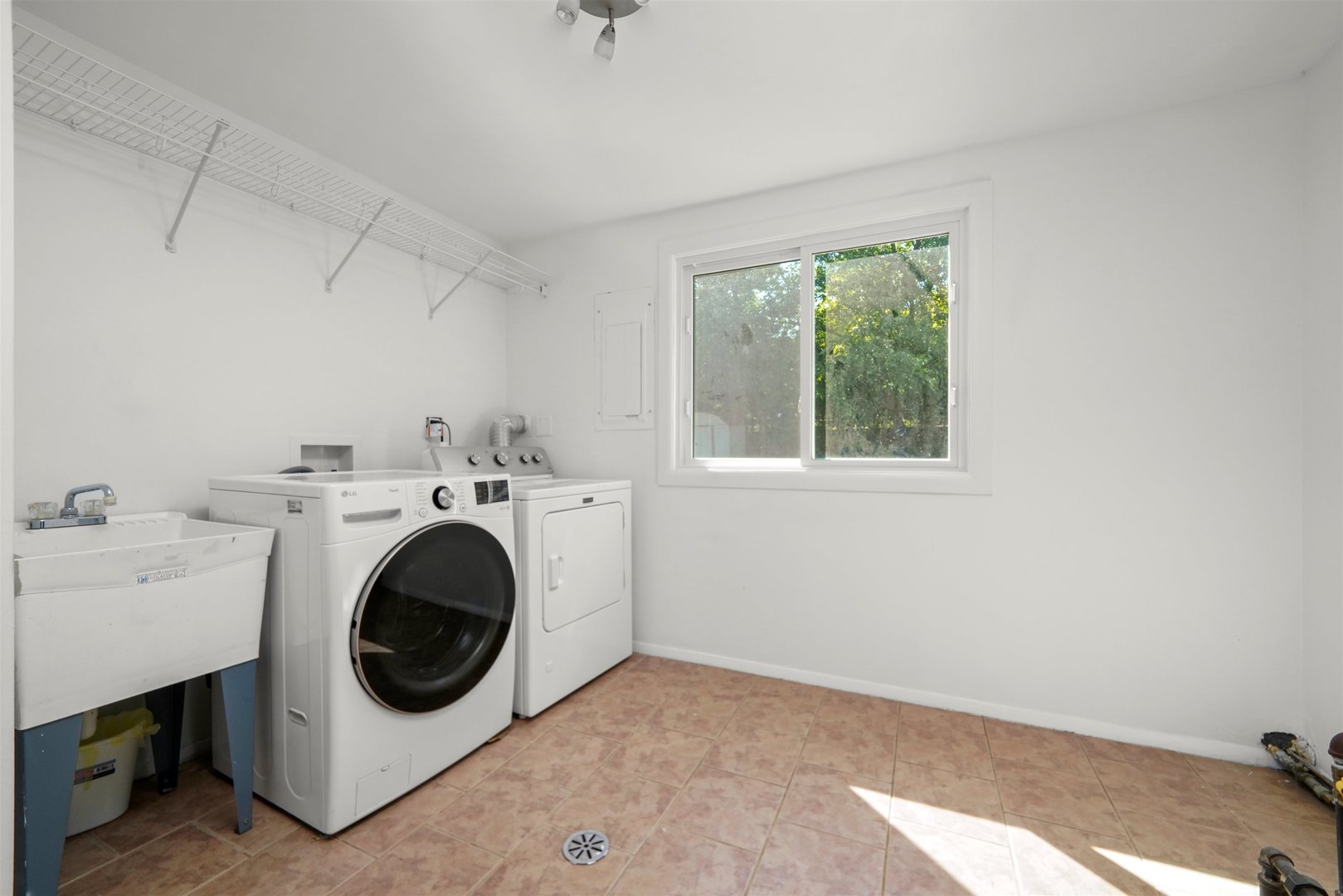 311 Harding Avenue Libertyville, IL 60048 - Photo 29 of 41 a utility room with dryer and washer