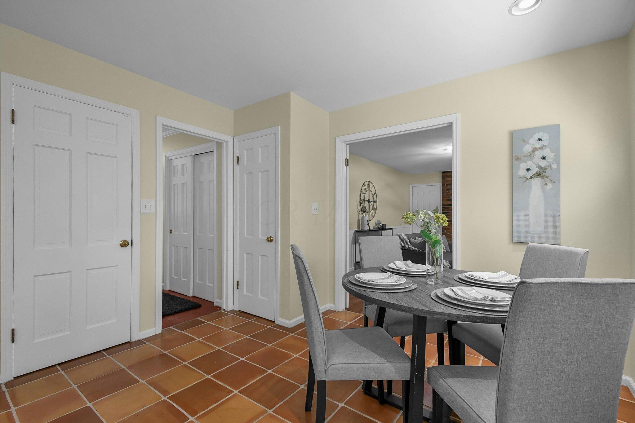 2853 Helston Road Columbus, OH 43220 - Photo 12 of 51