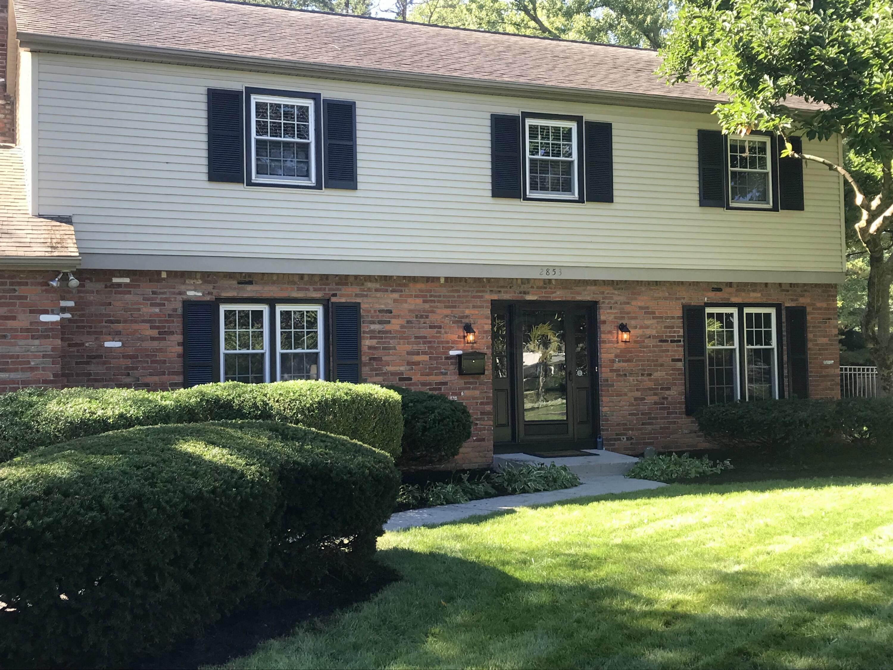 2853 Helston Road Columbus, OH 43220 - Photo 2 of 51