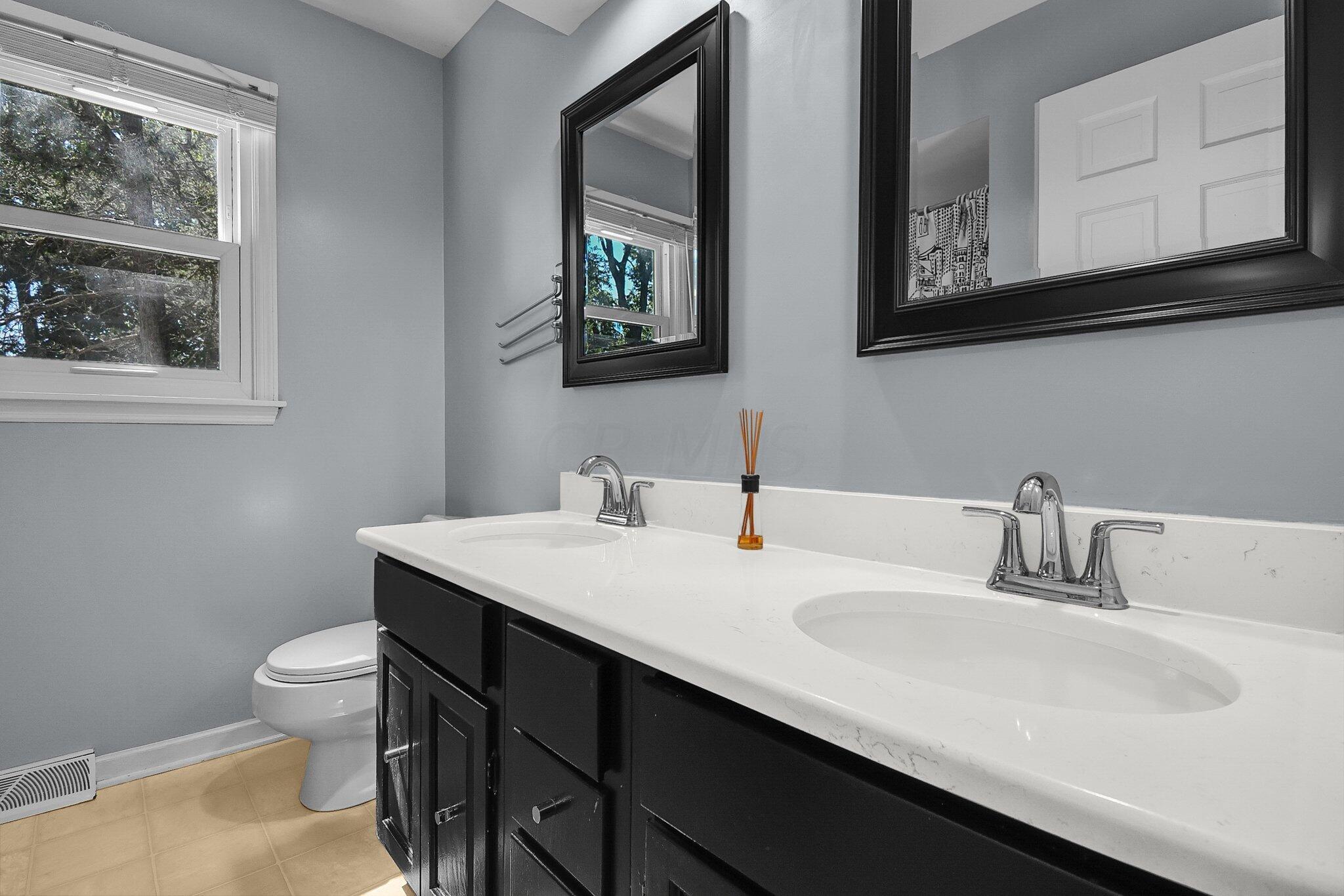2853 Helston Road Columbus, OH 43220 - Photo 30 of 51