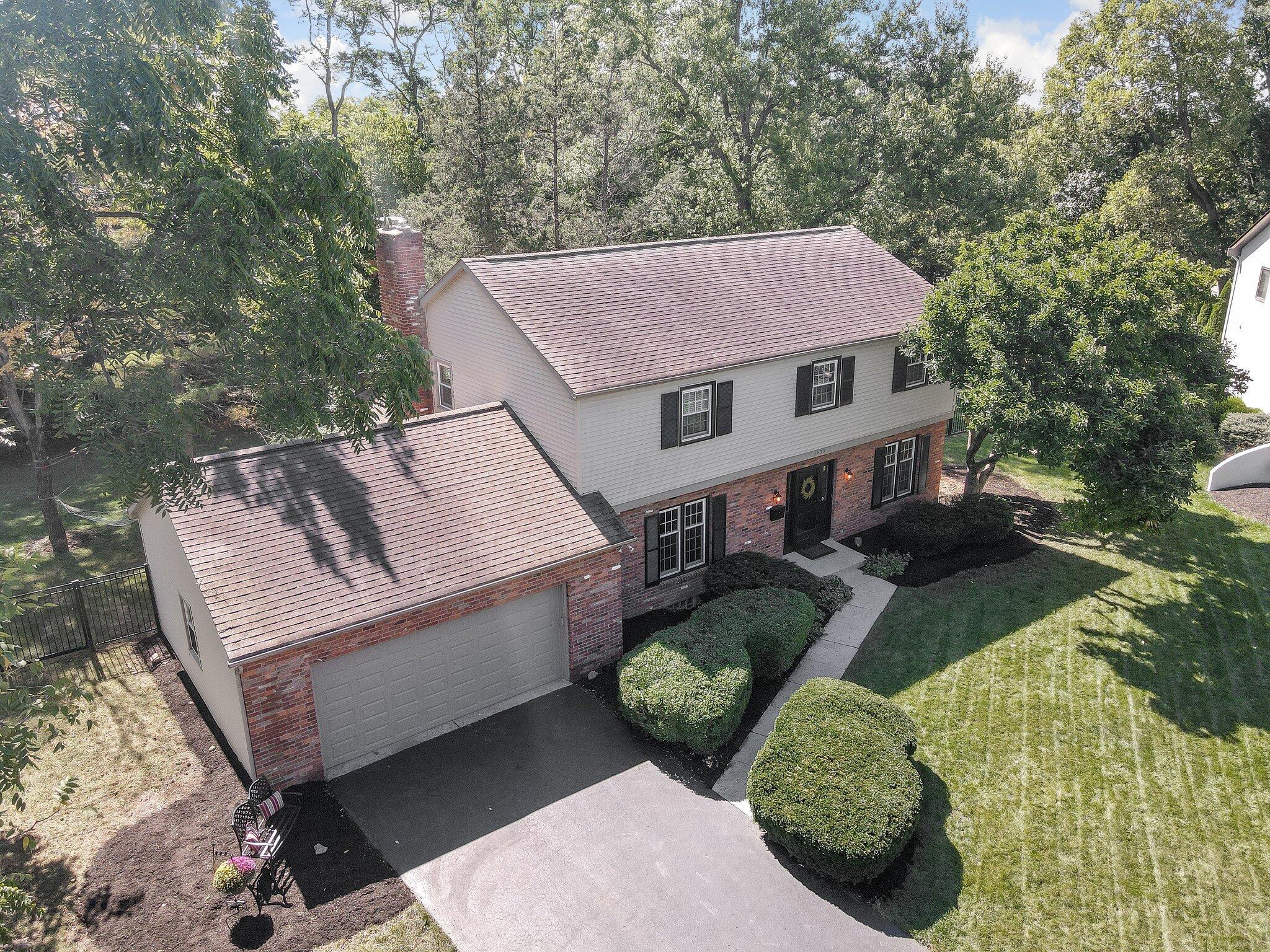 2853 Helston Road Columbus, OH 43220 - Photo 3 of 51