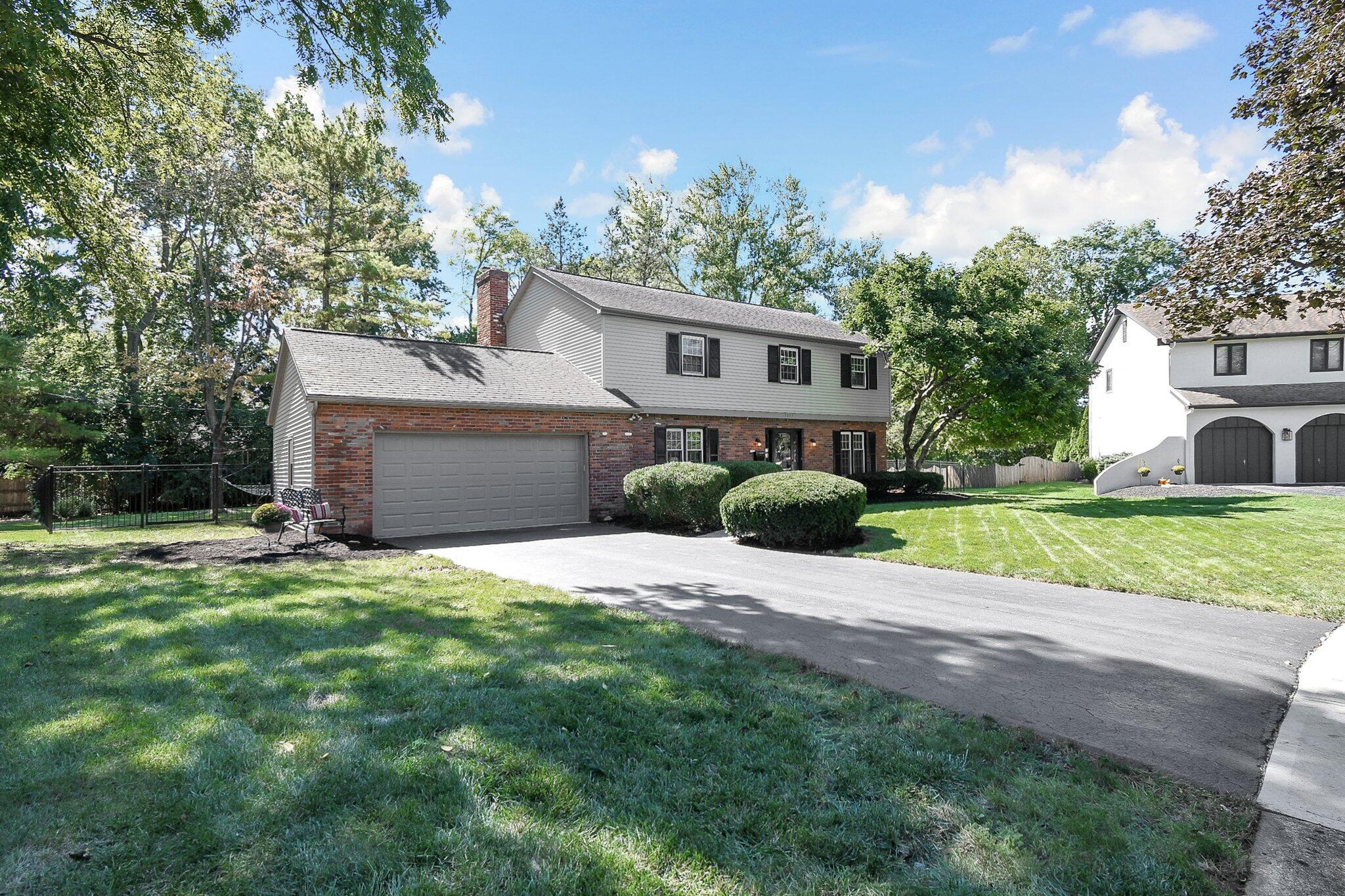 2853 Helston Road Columbus, OH 43220 - Photo 4 of 51