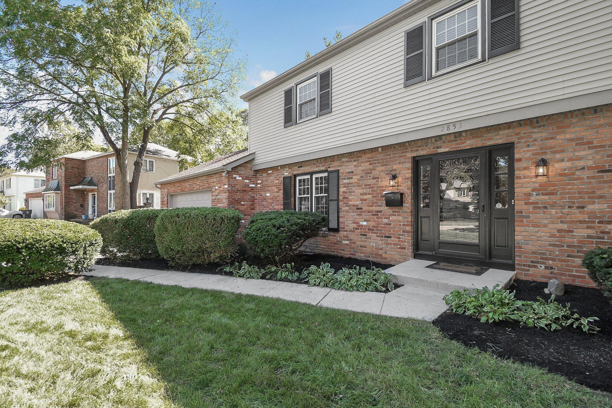 2853 Helston Road Columbus, OH 43220 - Photo 5 of 51