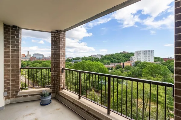 $1,250,000 | 77 Pond Avenue, Unit 901, Brookline, MA 02445