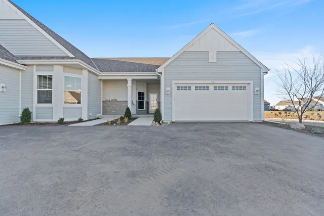 $694,900 | 1380 Prairie Creek Boulevard, Unit 16E, Oconomowoc, WI 53066