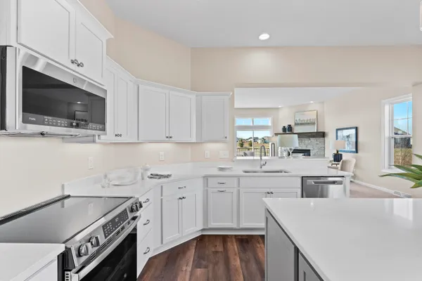 $694,900 | 1380 Prairie Creek Boulevard, Unit 16E, Oconomowoc, WI 53066