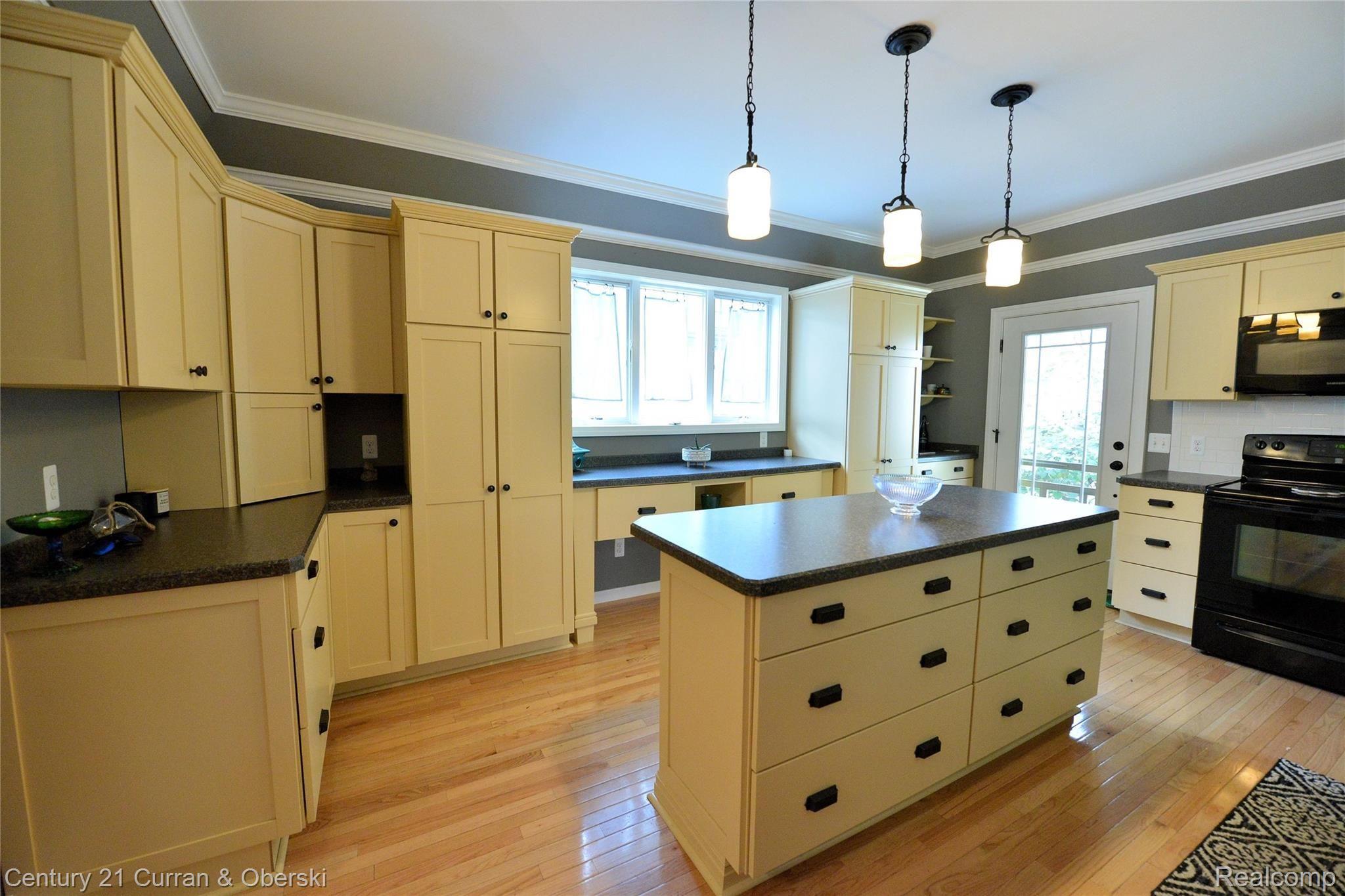 Fantastic updated and expanded kitchen