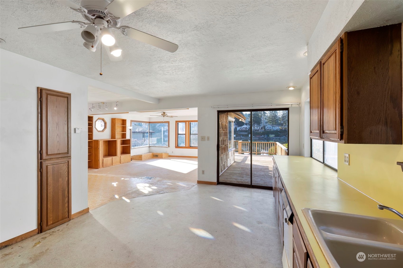 4616 Marine View Place Bremerton, WA 98312 - Photo 11 of 40