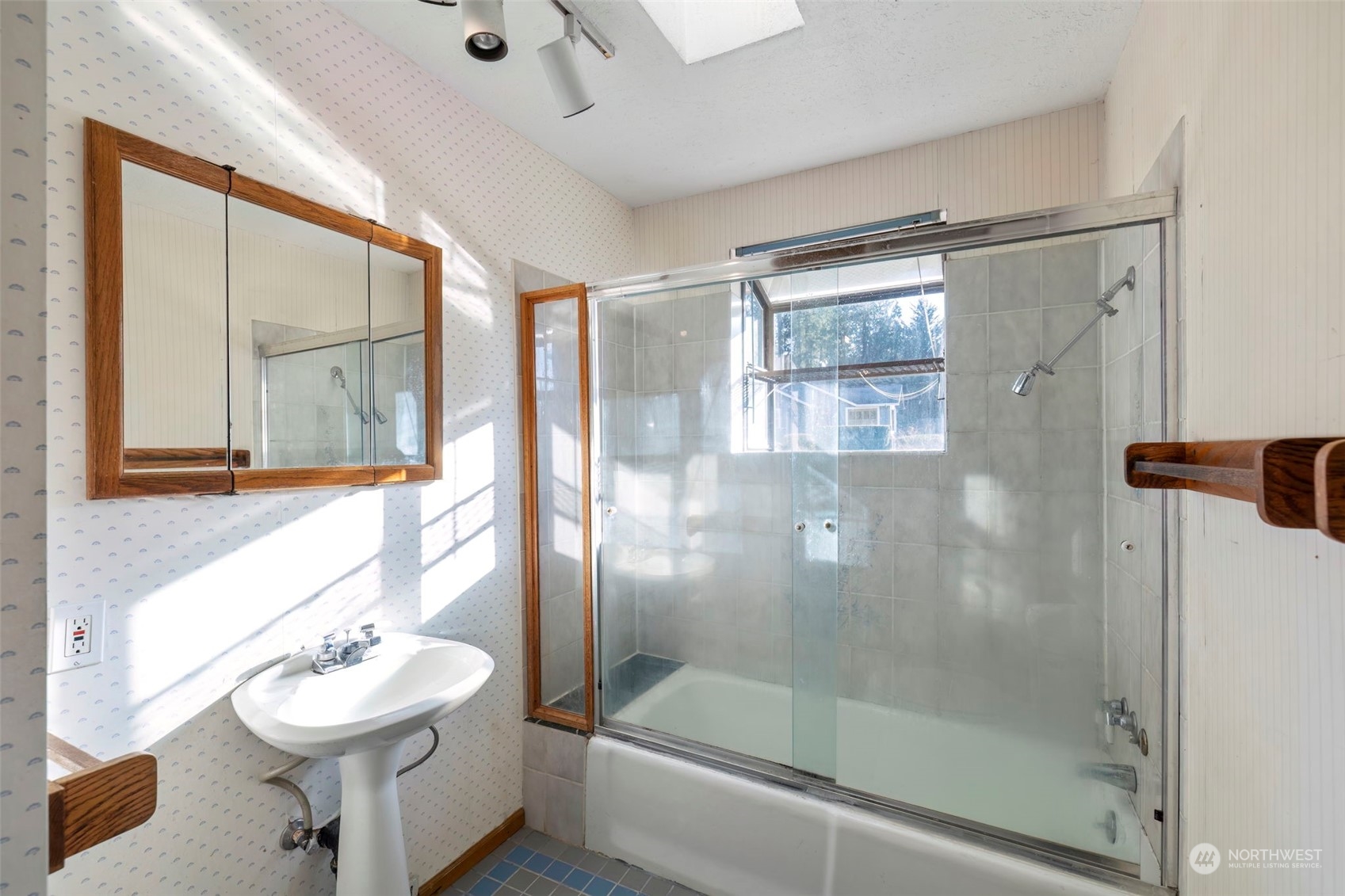 4616 Marine View Place Bremerton, WA 98312 - Photo 16 of 40