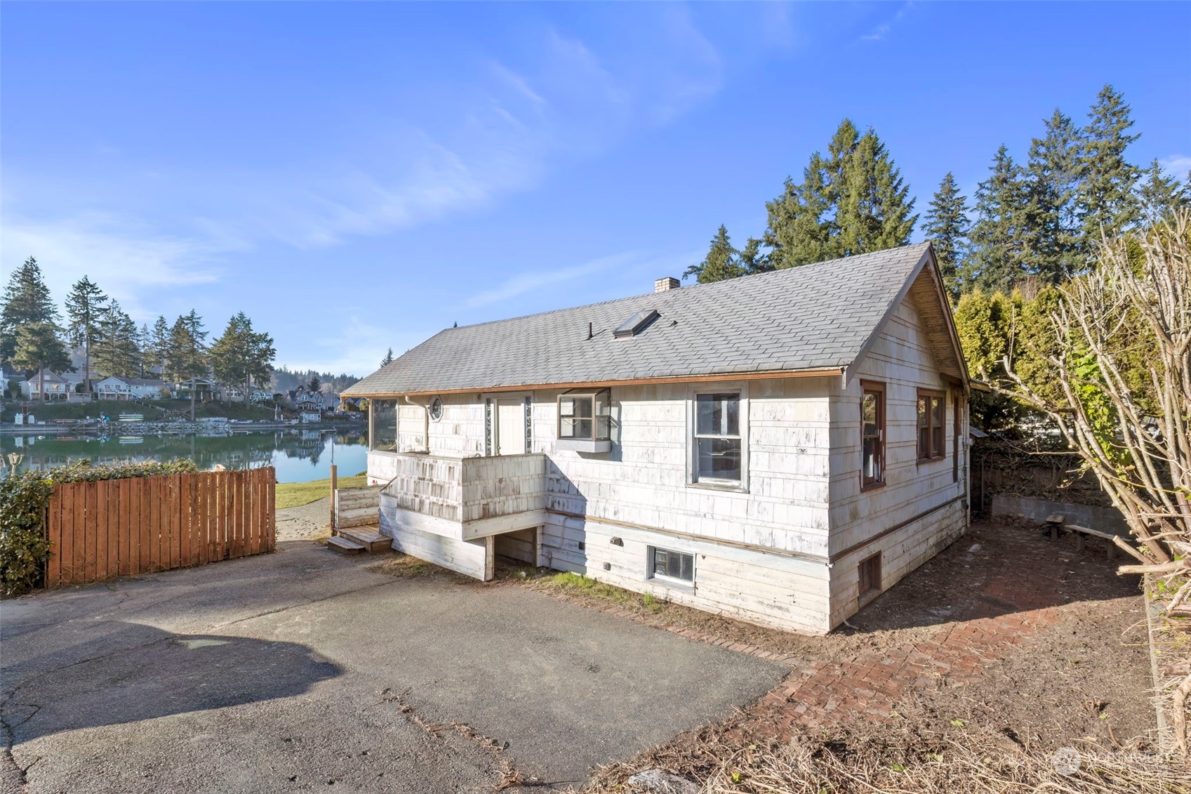 4616 Marine View Place Bremerton, WA 98312 - Photo 4 of 40