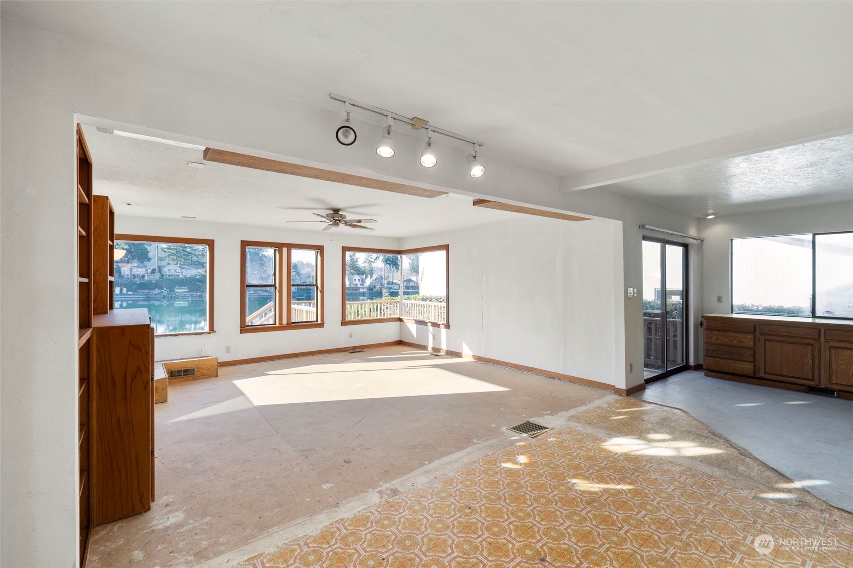 4616 Marine View Place Bremerton, WA 98312 - Photo 8 of 40